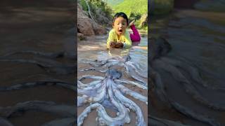 Survival Skills single mom with Squid in forest camping bushcraft outdoor food [upl. by Jola]