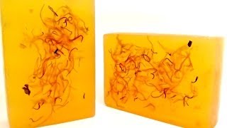 COME FARE IL SAPONE TRASPARENTE by Manuela di SOAPTITUDE  How to Make Translucent Soap [upl. by Ellednahc]