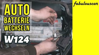 Autobatterie Starterbatterie Batterie wechseln ausbauen  MercedesBenz W124 [upl. by Corin]