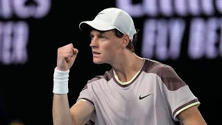 Tenista italiano Jannik Sinner vence Open da Austrália depois de derrotar o russo Daniil Medvedev [upl. by Airotkciv]