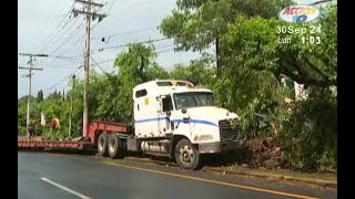 Colisión de una rastra deja cuantiosos daños materiales en la Carretera Sur [upl. by Inat]