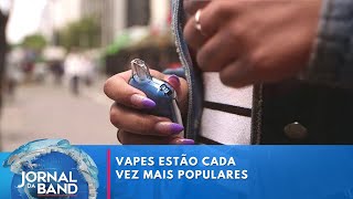 Vício em cigarros eletrônicos cresce entre os mais jovens [upl. by Aliuqat]