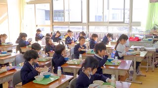 【尊き】日本の手作り学校給食 feat 小学一年生の今！職人技 日本 大阪 和泉市 Japans handmade school lunch and todays students [upl. by Enael]