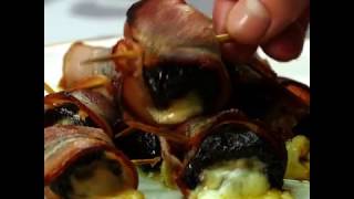 Ciruelas rellenas con queso y cubiertas con tocino ¡el aperitivo que necesitas [upl. by Suivatco467]