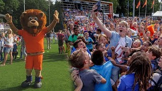 DE FINALE VAN HET SCHOOLVOETBAL [upl. by Nifled]