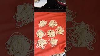 Chawal ki kurdai kaise banye  chawalkirecipe kurdairecipe chawal chawalkepapad food sewaiya [upl. by Nohsed118]