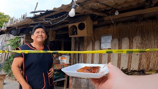 Tourista gringo pide comida en lengua maya olvidada en México [upl. by Nauhs]