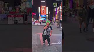 Bellakoso en New York mediometro humor bailando baile [upl. by Boylan]