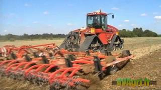 CASE IH Quadtrac 485 et HORSCH Terrano de 12 au déchaumage en 2011 [upl. by Ahsilam]