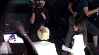 EunHyuk Sooyoung dancing like crazy to 2ne1 MAMA Mnet 29112011 [upl. by Star305]