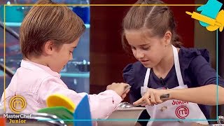 Un postre para hacer las paces entre JUAN Y VEGA ¿Será efectivo  MasterChef Junior 7 [upl. by Llamaj]