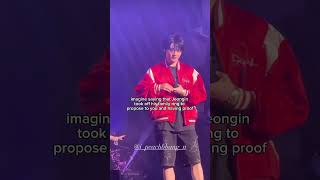 Jeongin proposed to a fan on stageshortsjeonginskzhyunjinkpopfyp [upl. by Letsirhc]