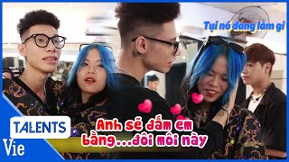 Mặc kệ chung bảng MCK TLINH ôm nhau không buông thả thính nhau không rời tại hậu trường Rap Việt [upl. by Hgalehs]