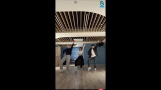 ITZY있지Ryujin amp Yeji amp Chaeryeong dance to “RolyPoly” by TARA on vlive [upl. by Akkire131]