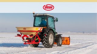 Salt Spreading with the Vicon pendulum spreader [upl. by Yllus]