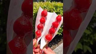 竹下通りで人気のフローズンいちご飴🍓 japanesefood stroberry [upl. by Etheline]