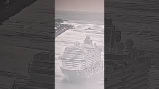 Mein Schiff 1 bei der Ankunft in MiamiUSA 316m lang 40 m breit [upl. by Curran471]