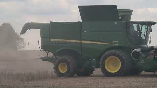 Dusty Quick Finish by the Tracks  John Deere S760  Soybeans  Harvest 2023 harvestchaser [upl. by Yort]