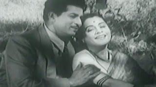 Kokil Kuhu Kuhu Bole  Lata Mangeshkar  Kanyadaan  Marathi Movie Romantic Song [upl. by Broek]