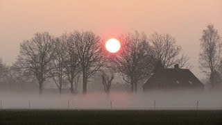 Weersverwachting vrijdagochtend Zeer zacht en zonnig [upl. by Kizzee]