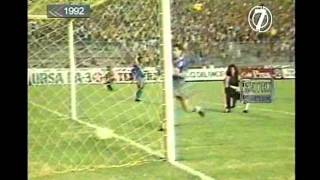 Gol de Carlos Muñoz contra Emelec en 1992 con narración de Petronio Salazar [upl. by Kassie191]