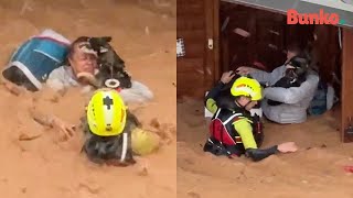 El rescate de una mujer y sus mascotas que sufrieron las inundaciones de la DANA en Valencia [upl. by Enetsirk]