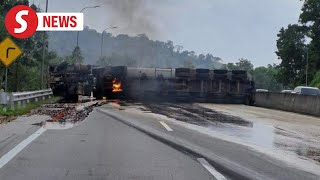 Tanker lorry overturns on KLKarak Highway driver dies [upl. by Gallagher]