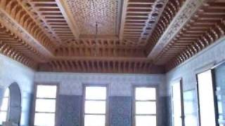 Plafond artisanal marocain en bois sculpté [upl. by Rand]