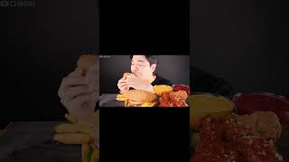 chihun ASMR eating burger 🍔 mukbang spicymukbange chickendishes bonggil eating chickenrecipes [upl. by Ztnarf]