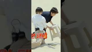 Real Now Ateez Mingi and Jongho fighting over a seat it was so funny😂😂 mingi jongho ateez [upl. by Thay403]