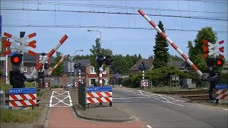 Spoorwegovergang Schinnen  Dutch railroad crossing [upl. by Arbrab]