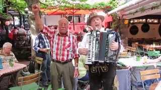 Bergvagabunden  Ein Gast singt mit quotBEIM LINDENWIRTquot  Drosselgasse [upl. by Cohette]