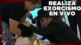 Exorcismo en pleno programa deja a todos con la boca abierta  Es Show [upl. by Augie]