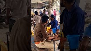 रोटी की कीमत भूखा ही जानता हैं😢🥹humanity motivation respect uppolice love trending viralvideo [upl. by Hyacinthe]