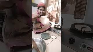 इसी रोटी के लिए कहांकहां भटकना पड़ता है  ISI Roti ke liye Kahan kahan bhatkana padta hai 🥺 [upl. by Cornwell94]