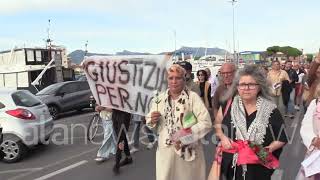 Omicidio a Viareggio corteo di 500 persone depone fiori sul luogo del delitto [upl. by Carrew641]