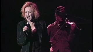 CINDI LAUPER Whats Going On 2004 LiVe [upl. by Ettolrahc233]