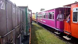 Inselbahn Langeoog Vorzug fährt über Ausweichgleis [upl. by Chin]