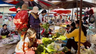 The vegetable fish and meat market here is open from 11pm to 11pm Market food in Cambodia food [upl. by Atirres379]