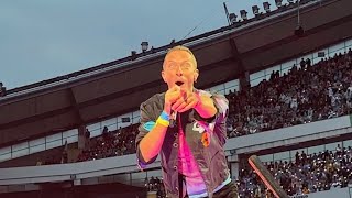 IT’S NOT EVERY DAY THAT CHRIS MARTIN FROM COLDPLAY RECOGNISES YOU IN THE CROWD FROM A PREVIOUS SHOW [upl. by Durware296]