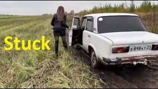 Women car stuck in mud with white car [upl. by Lucho]