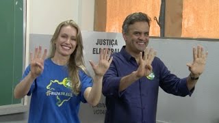 Aécio vota com a mulher em BH [upl. by Rednael]