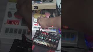 making a beat with korg volca  haciendo un beat con korg volca korg music [upl. by Ellehs]