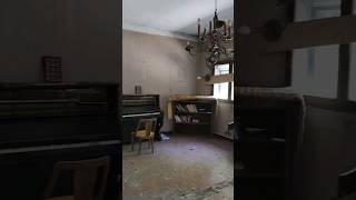 😳 QUEL quotACCUEILquot dans cette VILLA ABANDONNÉE  urbex [upl. by Paehpos298]