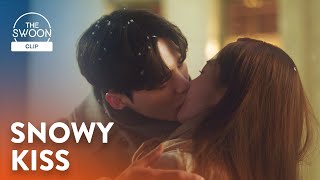 Song Kang and Park Minyoung kiss in the snow  Forecasting Love and Weather Ep 16 ENG SUB [upl. by Paley]