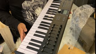 UNBOXING ARTURIA KEYLAB ESSENTIAL 61 MK3 MIDI KEYBOARD CONTROLLER [upl. by Aznaed]