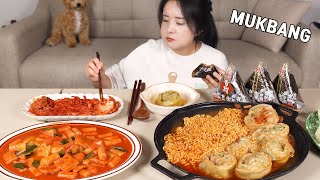 요리 먹방  왕만두 신라면에 실비김치 떡볶이 보리새우 삼각김밥 [upl. by Nedroj]