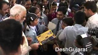 Narendra Modi garlands Indulal Yagniks photo at Gujarat assembly [upl. by Nesmat]