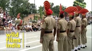 Indian soldier walks while kicking his feet up to his forehead Wagah Border [upl. by Yorel]