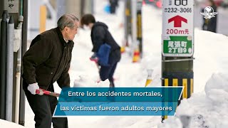 Por fuertes nevadas suman 17 muertos en Japón [upl. by Llehsar]